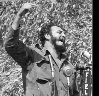 #Fidel: Sabe hasta el último ciudadano humilde de nuestro pueblo, además, que en esta lucha para nosotros no habrá alternativa posible; que nosotros estaremos junto al pueblo hasta el último instante, estaremos junto al pueblo hasta el final. (28/06/1960)