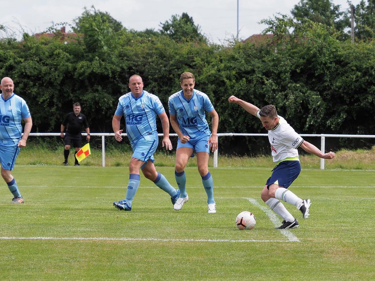 Paulmcveigh77's tweet photo. Photo dump: 📸 

Playing for @SpursOfficial on Sunday in the brand new kit for the 1st time! 

Photos by: John Riding

#keynotespeaking #keynotespeaker #speakerlife #keynote #teamwork #keynotespeakertraining #leadership #performance #footy #sport #sportinglife #mentalperformance https://t.co/5bZlXH5uju