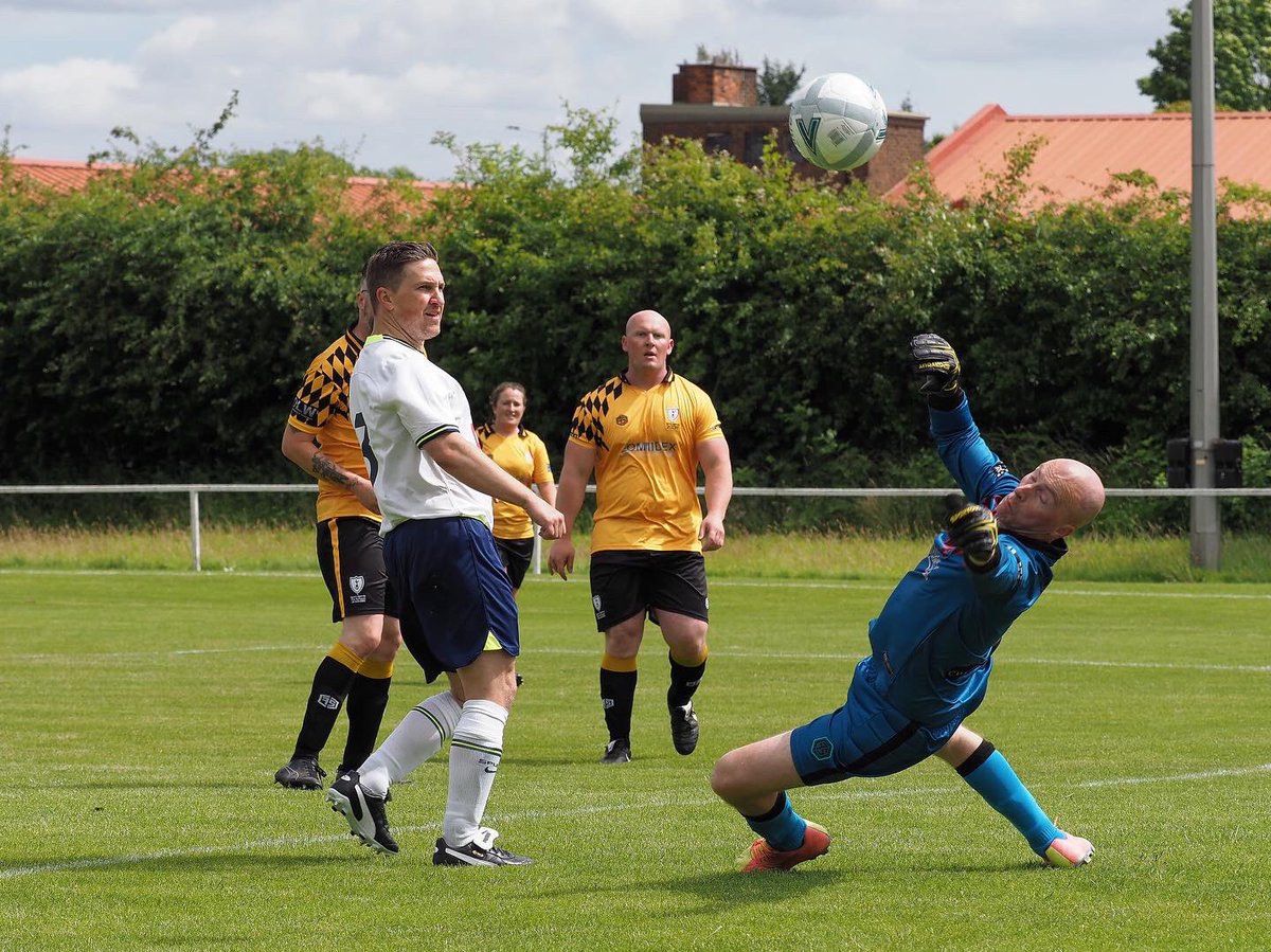 Paulmcveigh77's tweet photo. Photo dump: 📸 

Playing for @SpursOfficial on Sunday in the brand new kit for the 1st time! 

Photos by: John Riding

#keynotespeaking #keynotespeaker #speakerlife #keynote #teamwork #keynotespeakertraining #leadership #performance #footy #sport #sportinglife #mentalperformance https://t.co/5bZlXH5uju