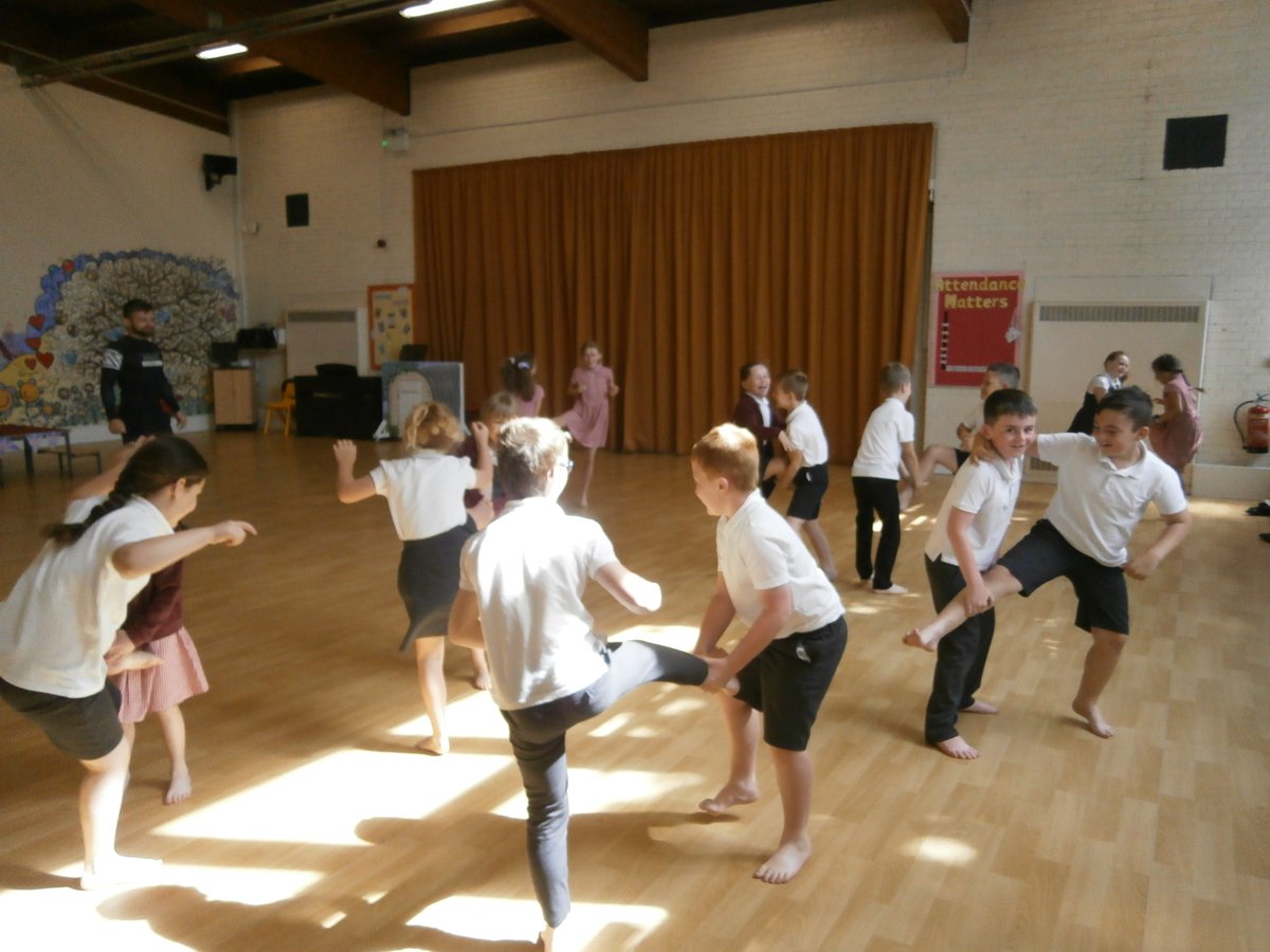 suttonparkp's tweet photo. 3RR had a great experience with the MMA Workshop this morning! https://t.co/eIAMeS22oR