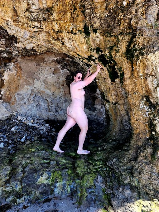 This photo is almost worth getting sand in my ass https://t.co/JnqkzeM7V9