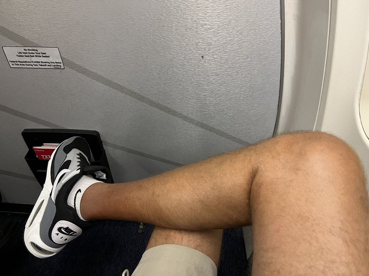 fishdog16457's tweet photo. On the way to Madison, Wisconsin to work in the home office for a few days. Got lucky with the leg room again! #legroom #WisconsinBound✈️ https://t.co/Xq2hdUbWez