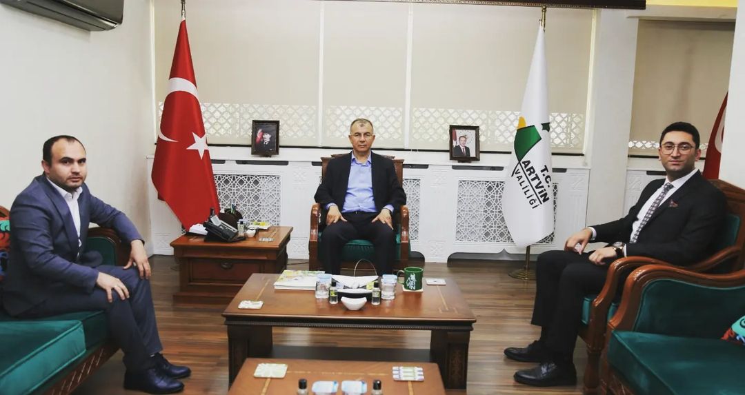 UzunpEmir's tweet photo. Artvin Valisi Sn. Yılmaz DORUK beyi makamında ziyaret ettik. Misafirperverlikleri için kendilerine çok teşekkür ediyorum. https://t.co/YG3dU19nKL