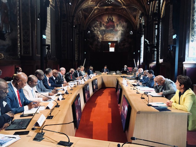 Senat's tweet photo. 📸 La délégation #OutremerSénat a échangé ce matin avec la nouvelle délégation outre-mer de @l_amf.

Cette dernière pourra s'appuyer sur les nombreux travaux du Sénat concernant notamment le foncier, les finances locales ou encore la différenciation territoriale. https://t.co/f3wjwp0UnG