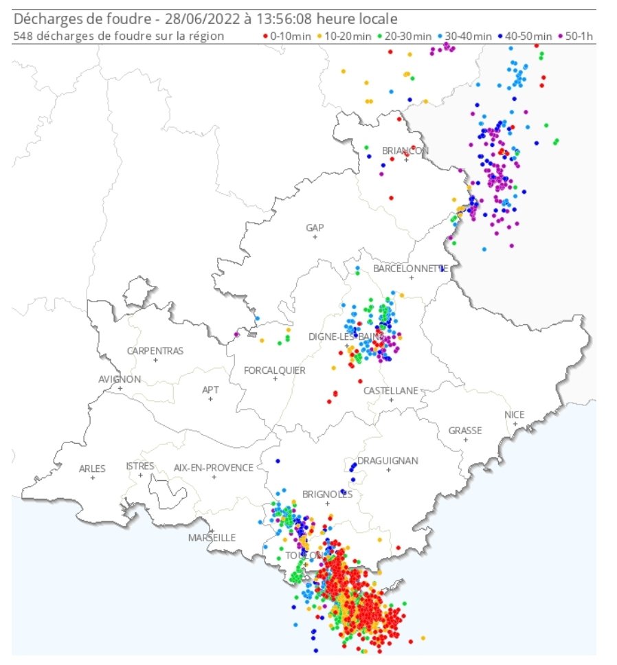 De puissants #orages sévissent actuellement sur le #Var, notamment entre #Hyeres et #Toulon. Pluie intense et #grele sont observées. Plus de 500 éclairs sur cette zone en 1h : 