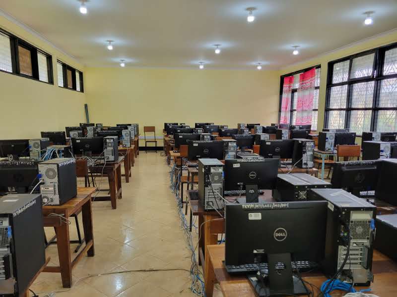 CanadaTanzanie's tweet image. 🇨🇦est à Mbeya aujourd’hui avec #MoEST 🇹🇿, visitant les collèges d’enseignants de Mpuguso et de Tukuyu.Ensemble, nous avons :  
🖍️Amélior la qualité de l’apprentissage et de l’enseignement 
📚Augmenté le nombre d’adolescentes ayant accès à l’éducation
🏫amélioré l’infrastructure