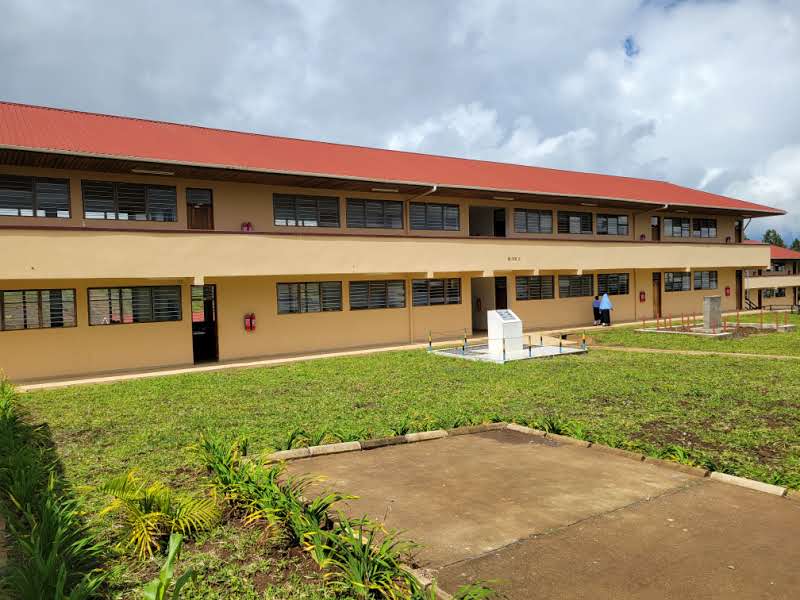 CanadaTanzanie's tweet image. 🇨🇦est à Mbeya aujourd’hui avec #MoEST 🇹🇿, visitant les collèges d’enseignants de Mpuguso et de Tukuyu.Ensemble, nous avons :  
🖍️Amélior la qualité de l’apprentissage et de l’enseignement 
📚Augmenté le nombre d’adolescentes ayant accès à l’éducation
🏫amélioré l’infrastructure