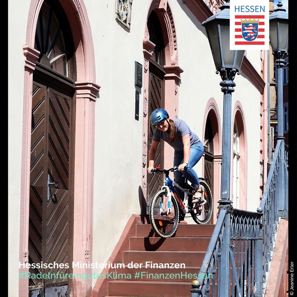 FinanzenHessen's tweet photo. Auch 2022 nahmen wir an der Aktion „STADTRADELN – Radeln für ein gutes #Klima“ in #Wiesbaden teil. Vom 22.05 bis zum 11.06 haben 21 Kolleginnen &amp; Kollegen für viele Alltagswege klimafreundlich das #Fahrrad genutzt und so gemeinsam eine Strecke von 2.325 km zurückgelegt. 🚴💪 https://t.co/Ne8peDoSY9