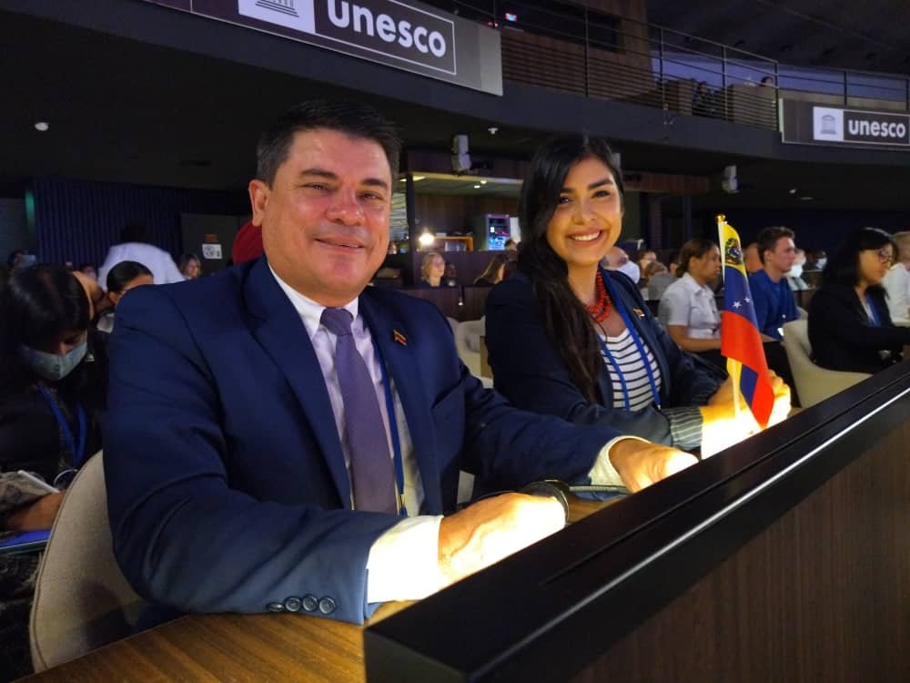 Incesocialista's tweet photo. #28Jun | Venezuela presente en la Precumbre Mundial para la Transformación de la Educación con la participación del Viceministro y pdte. del 
Inces, @WuikelmanAngelP y la diputada @Grecia_Jpsuv 🇻🇪✌️
 
#FórmateEnElInces #EncuentroALBADigital
@_LaAvanzadora @MPPEDUCACION https://t.co/1zove2CLwZ