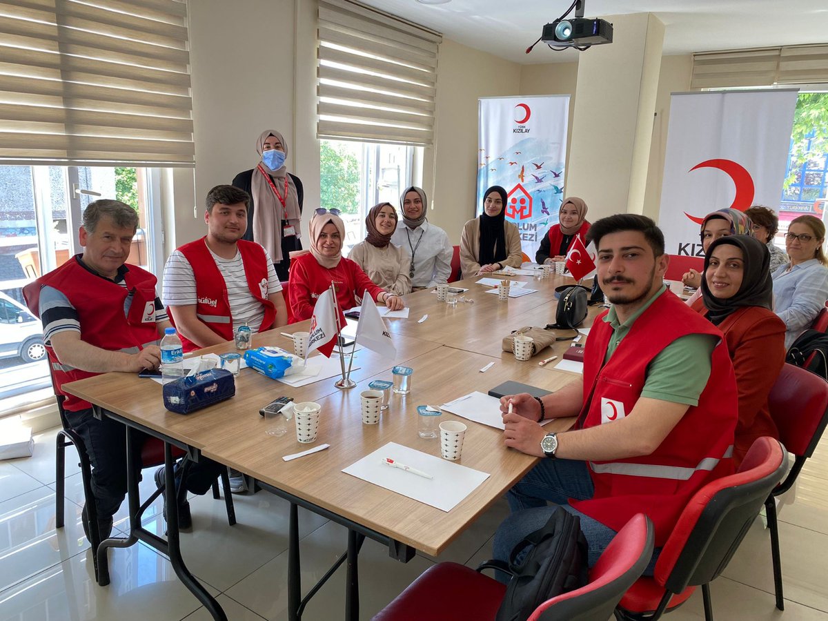 İstanbul Avrupa Yakası Toplum Merkezimiz, <a href="/Kizilaybagcilar/">Türk Kızılay Bağcılar Şubesi</a> iş birliğiyle çalışanlarımıza ve gönüllülerimize yönelik "travma, hassas gruplarla çalışma, takım çalışması, ilkyardım, stresle baş etme,  çatışma çözümü gibi konular üzerine bir kapasite geliştirme eğitimi düzenledi.