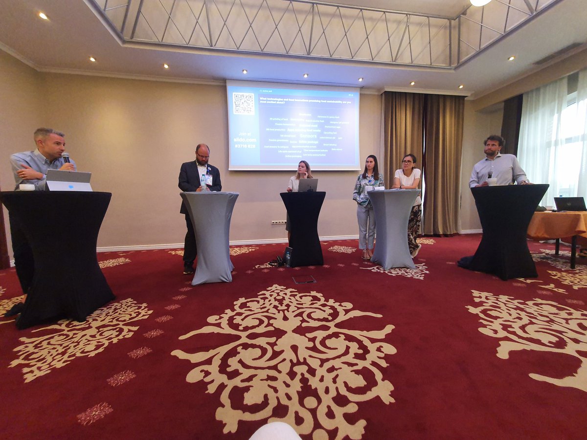 SolveigLangsrud's tweet photo. Final conference in @Safe_Consume with panel debate on #foodsafety in the future #efsa #eufic #OECD #fs4eu https://t.co/z7je4eD5hN