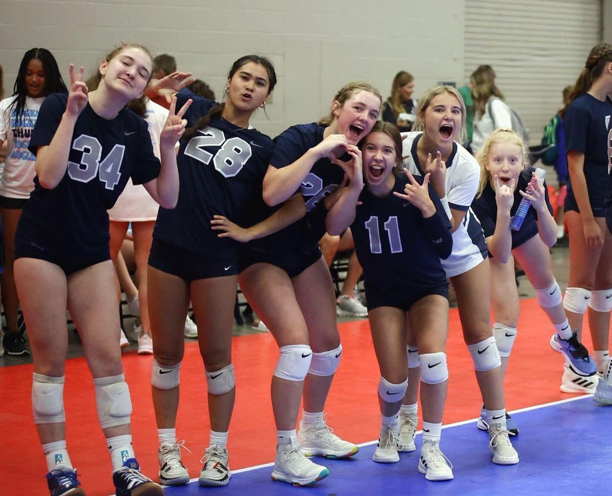 rockwoodthunder's tweet photo. 14 Elite is ready to take on the day!! GO THUNDER #21bids #bringit #8clubincountry #thunderstrong #gjnc @usavolleyball https://t.co/rMrm2srIkq