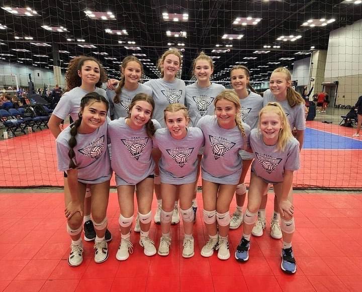 rockwoodthunder's tweet photo. 14 Elite is ready to take on the day!! GO THUNDER #21bids #bringit #8clubincountry #thunderstrong #gjnc @usavolleyball https://t.co/rMrm2srIkq