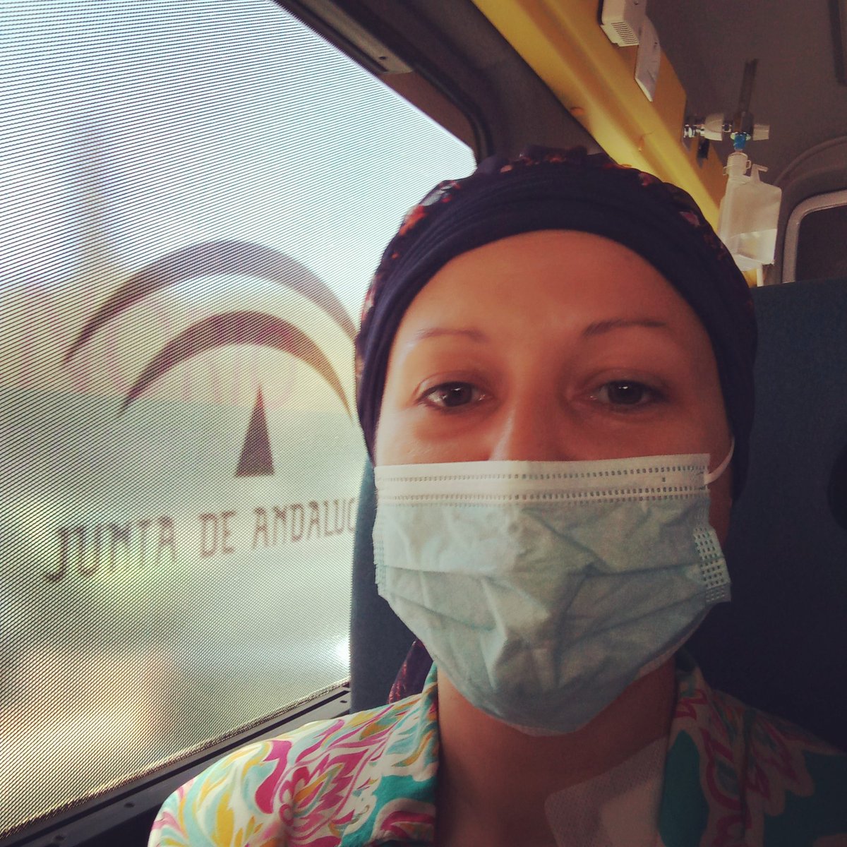 Chemio fatta. Solo 5 ore e nessuna reazione, sono contenta. In più torno a casa in ambulanza.
Evviva i servizi che funzionano, quando funzionano 🚑.