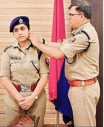 bstvlive's tweet photo. लखनऊ

➡IPS प्राची सिंह डीसीपी ईस्ट बनाई गईं

➡लखनऊ कमिश्नरेट में DCP ईस्ट बनीं प्राची सिंह

➡CP डीके ठाकुर ने स्टार लगाकर किया प्रमोट.

#Lucknow https://t.co/IVfSciPNp9