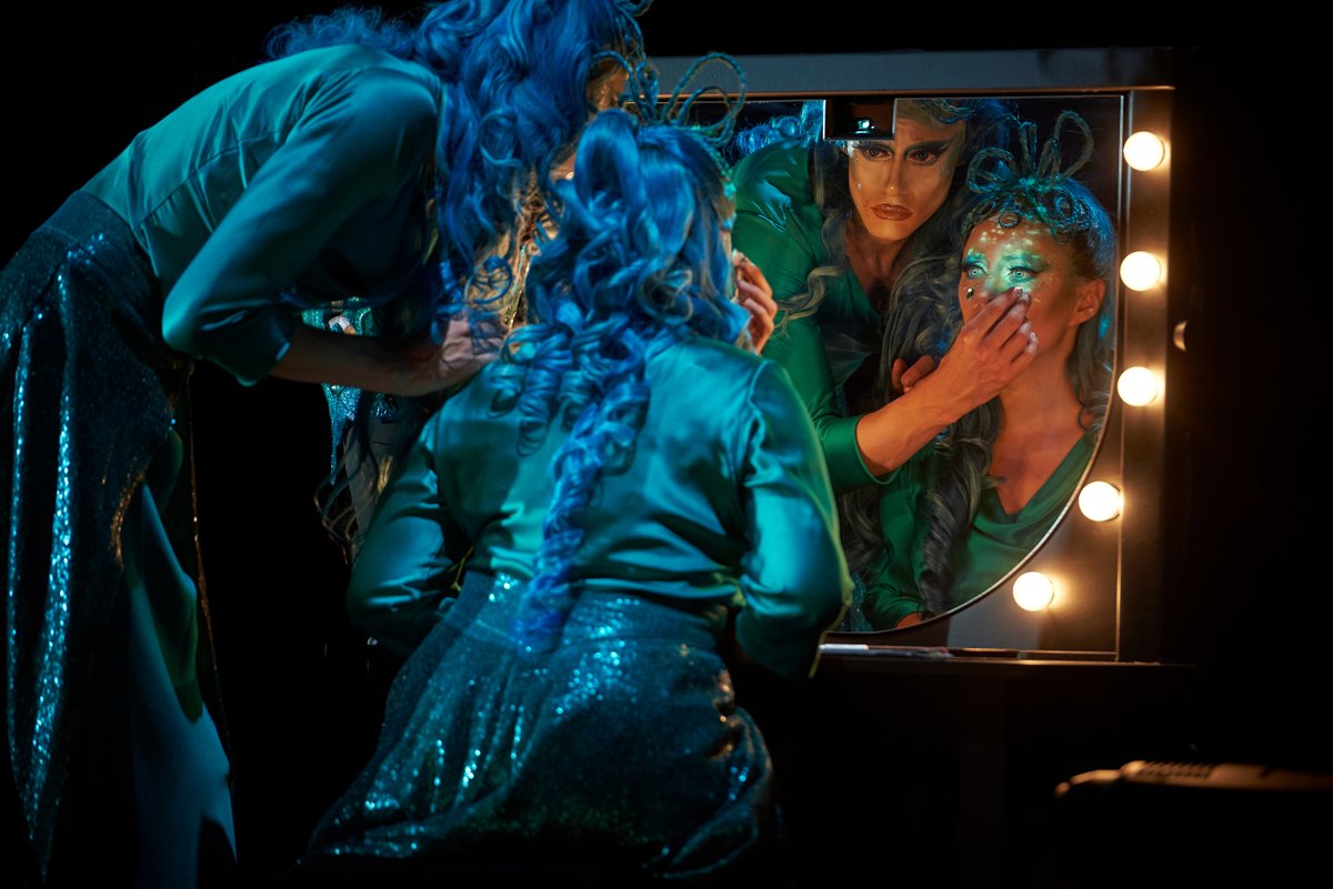 oper_stuttgart's tweet photo. Geh noch nicht, Rusalka! Am 2. Juli läuft schon die letzte #StgtRusalka dieser Spielzeit. Aber keine Sorge: vom 3.–9. Juli gibt's die Inszenierung als #streamondemand, und ab dem 5. Juli startet der #vvk für die Herbst-Termine. Weil wir einfach nicht genug davon bekommen können! https://t.co/2mkKnWFPwI