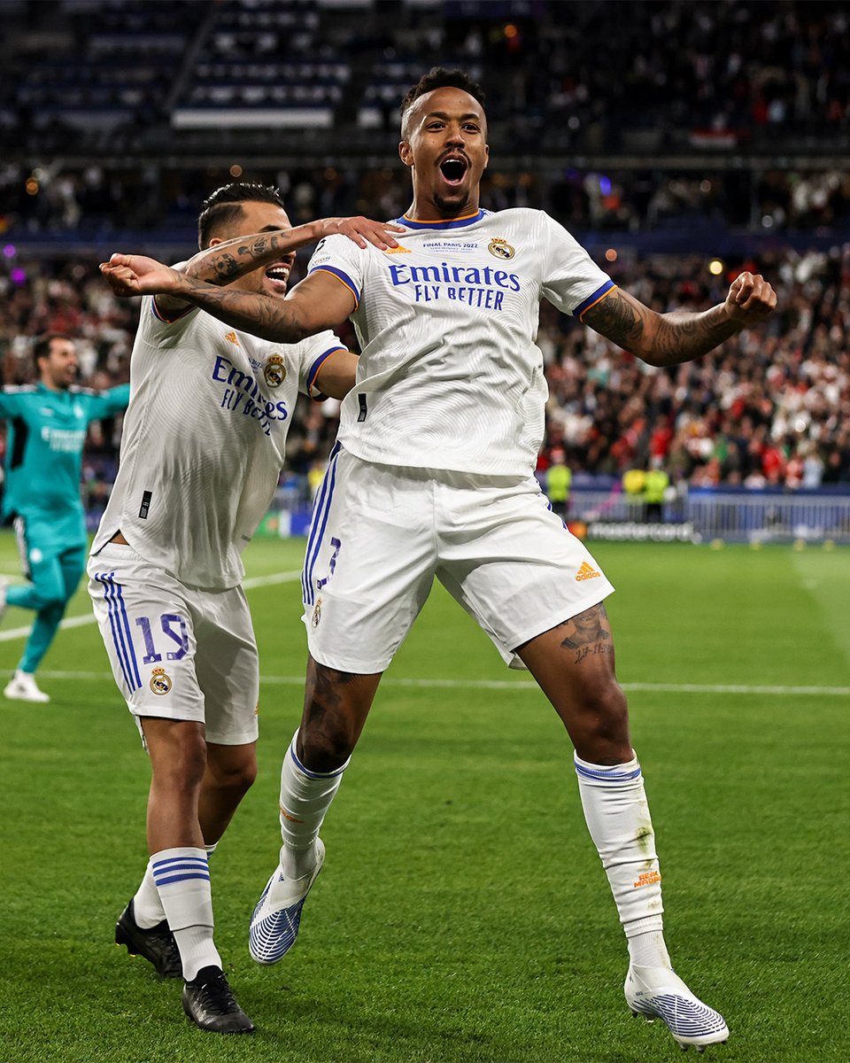 realmadrid's tweet image. 🤩 Justo después del pitido final...
#CHAMP14NS