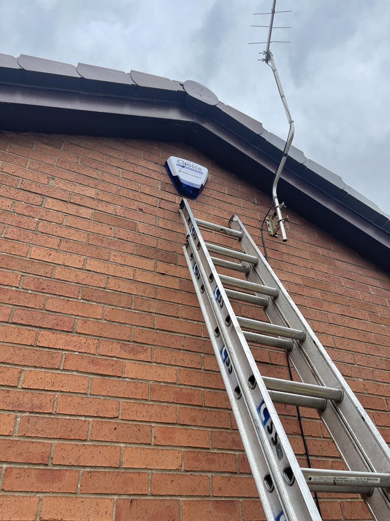 Intruder alarm takeover and <a href="/Pyronix/">Pyronix Limited</a>  fitted bell fitted in #Leigh this afternoon 👍