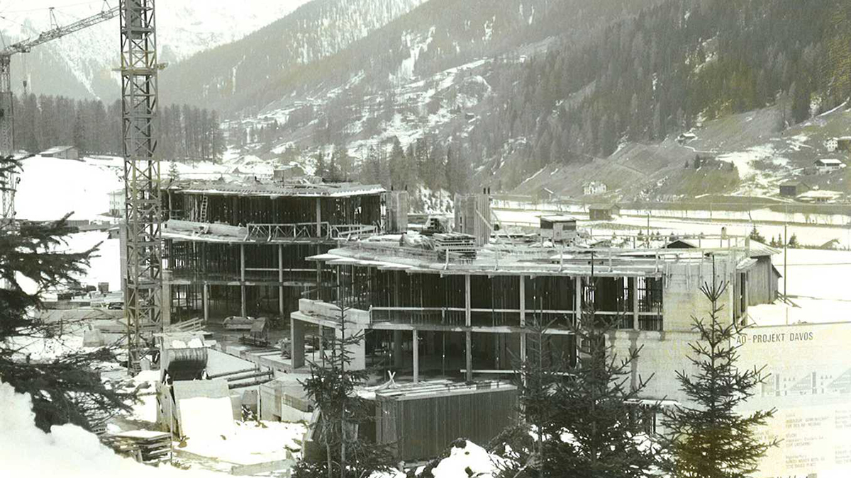 #OnThisDay thirty years ago the inauguration of the AO Center in Davos took place. After residing for 25 years in the Villa Fontana—also the site of the first AO Davos Courses—the AO's premises became too small to accommodate the 60-plus scientists working there.