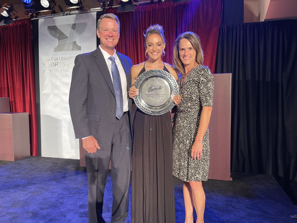 #SteinerSpeed takes LA and the #HondaAwards 🌟

Congrats, <a href="/abbysteiner1/">Abby Steiner</a>, on being named the Honda Sport Award Winner for track &amp; field and thank you to <a href="/CWSA_HondaCup/">CWSA Honda Cup</a> for an amazing night!