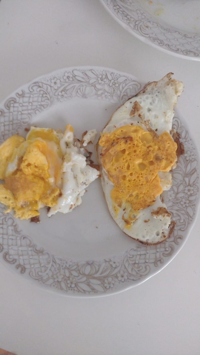 adora1viernes's tweet photo. Huevos, amigos. Hacen falta estos días.
Not Neat Food los presenta fritos sin casi aceite en 2 versiones. Izquierda; deconstruído; derecha: apuradito
No apto para #teflon haters
#NNF #NFT #gourmet #lunch #burnch #EggsOTC #infla #600péelmaple https://t.co/QjFTVpVdn4