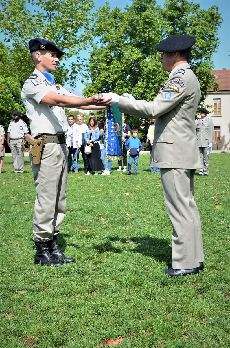 7RMATofficiel's tweet image. Passation de commandement de la 4e CAP. Le capitaine Mathieu succède au capitaine Yann à la tête des « marmottes » du 7e RMAT. »

#FiersDeNosSoldats #SoldatsDeLaNation
#PASSCOM

@armeedeterre 
@27bim 
@Defense_Sud_Est