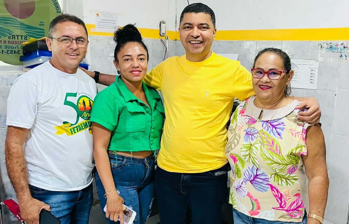 BiradoPindare's tweet photo. Apoio de Arari à minha reeleição para deputado federal. Reuni com as lideranças do municipais do PSB, presidido por César Abas, e também com o Sindicato dos Trabalhadores e Trabalhadoras Rurais (STTR).

#EssaLutaéNossa #BiradoPindare #Arari #Maranhão #AgriculturaFamiliar https://t.co/ltNILsXRfU
