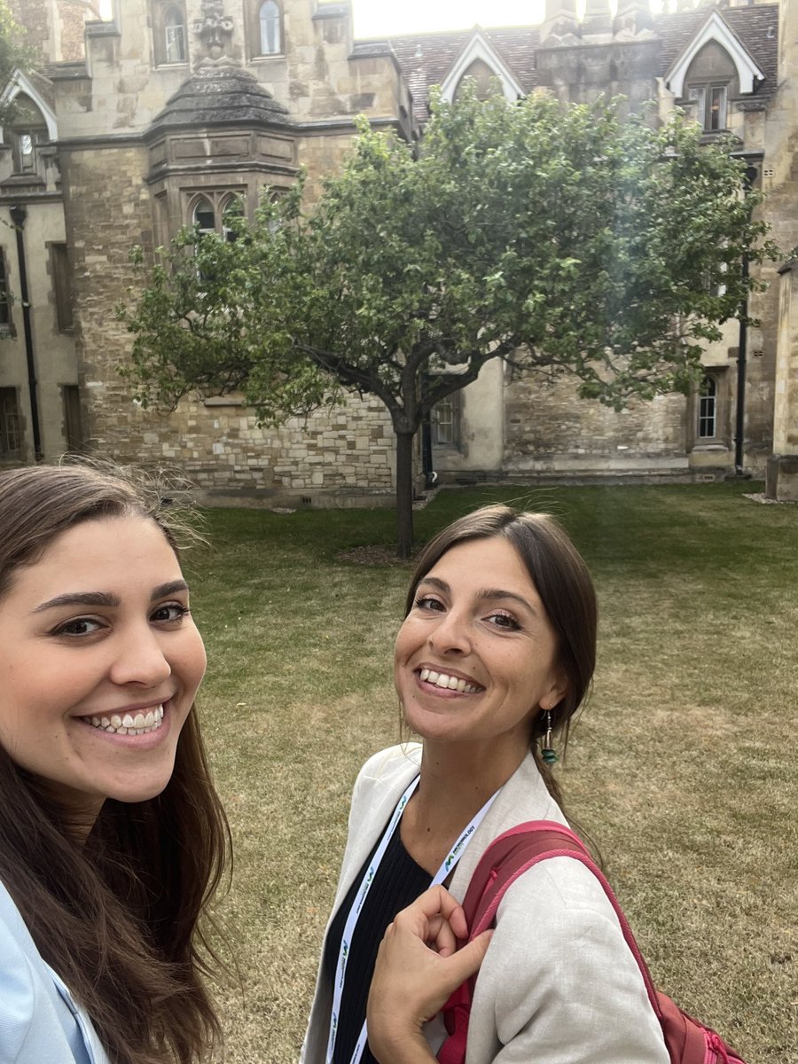 MorganaLetizia's tweet photo. Waiting for the famous apple to fall on our heads! 🍎 @MartaMellins #Cell2CellBacteria22 https://t.co/rVRjdVPeHh