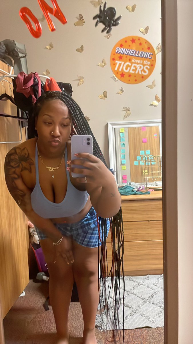 WnnySantos's tweet photo. #WhosWhoAtBlackClemson

🐾 Winter Dorsey aka Winny
🐾 Sumter , SC📍
🐾 Sophomore 🐅
🐾 Computer Science major
🐾 Sports Comm minor
🐾 Future Educator 📝 https://t.co/yuvyU4NPzt