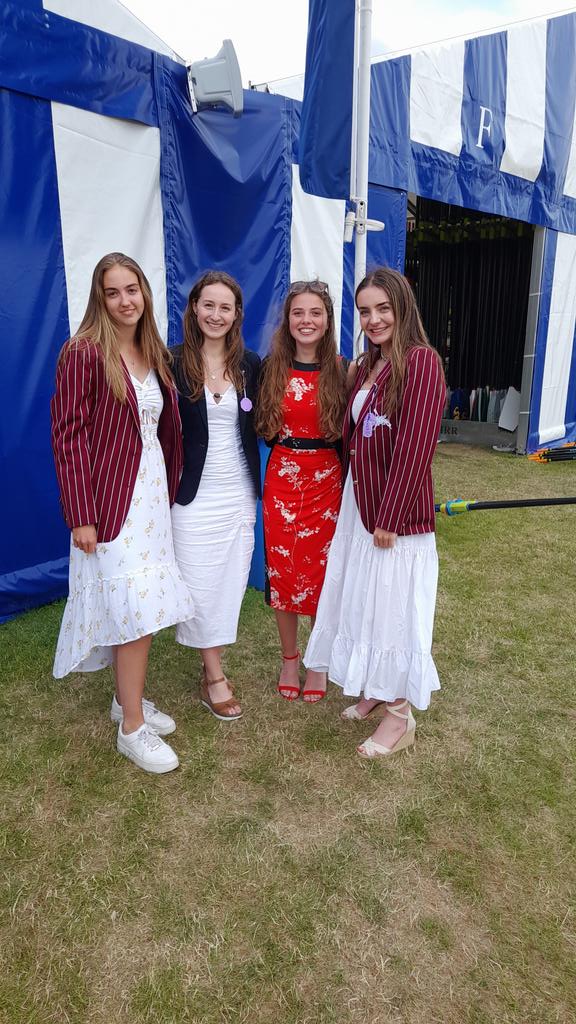 SGC supporters awaiting the boy's 1st viii Henley 2022