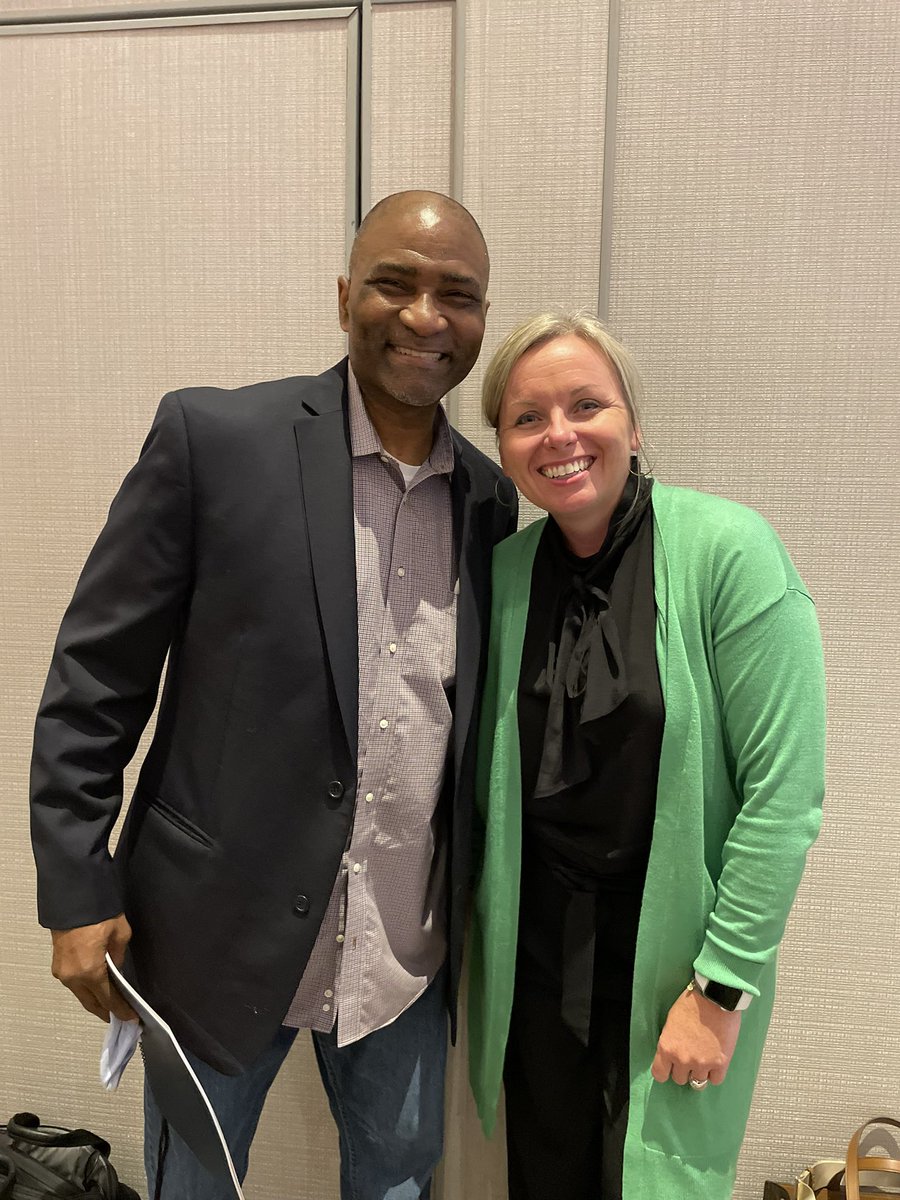 Principal_EL's tweet photo. Connecting with some of my favorite educators in the world! One day with a great teacher is worth a lifetime of study! @haywardrjean @JessicaCabeen
#Leaders #leadwithgrace #leadwithmercy #leadwithlove https://t.co/F2QLiU5VGM
