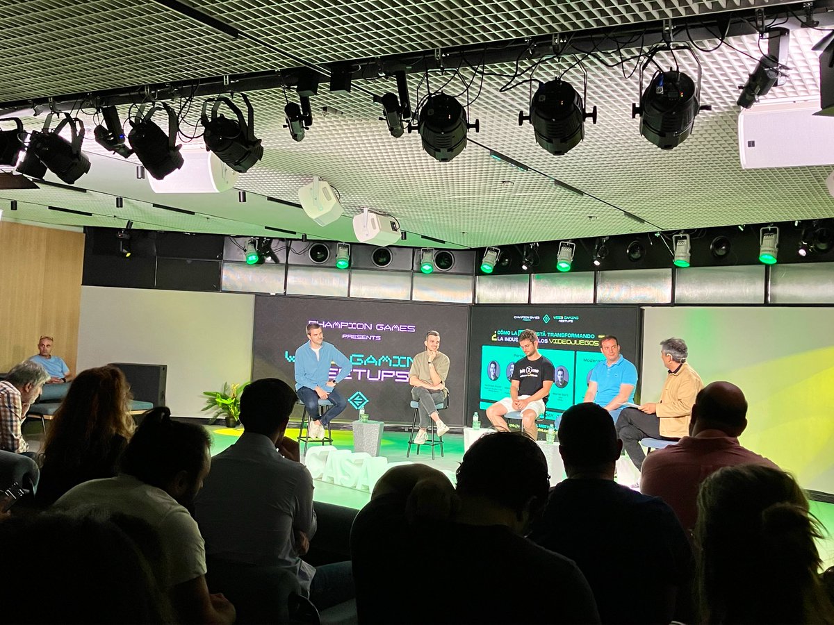 MartaAntunezBCN's tweet photo. Aprendiendo de web3 gaming con los cracks @mcercos @MetaSoccer_ES @manelsort @G4AL_Official @brasses_co @bit2me Mathias Royer @TiltingPoint @mgonzalez_noli claramente, un nuevo mundo de oportunidades 🙌🏻🙌🏻 https://t.co/eB9MsHQLg8