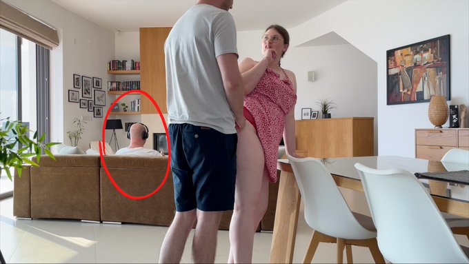 Heute kam &uuml;brigens noch ein neues Video online mit meinem Stiefpapa im Hintergrund auf der Couch&nbsp;Ob er<a href="/tag/corona"class="tags"><span>#corona</span></a>