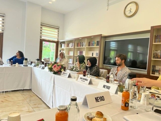 NeyadVakfi's tweet photo. ''Geleceğin kadınları, Türkiye'nin geleceği'' diyor ve Çağdaş Tasarım Yöntemleri Özelinde Kreatif Ürün Geliştirme Tasarım Merkezi projesiyle kadınlarımızın girişimciliklerini desteklemek için çalışmalarımıza devam ediyoruz.💫

@TCKulturTurizm 
@SancaktepeBeltr 
@firatneziroglu https://t.co/Mq2ZroU1jk