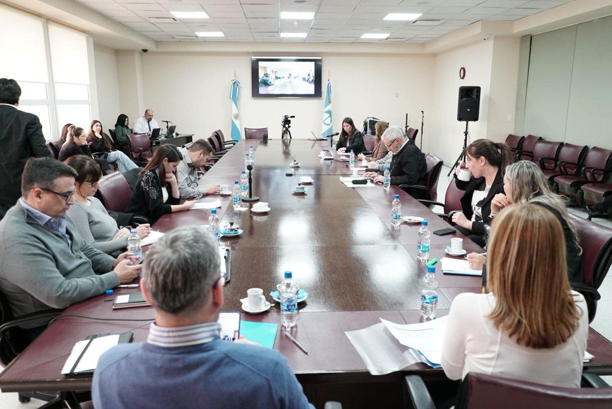 DiputadosMPN's tweet photo. ❗comisión de Hacienda y Presupuesto, Cuentas y Obras Públicas ➡ despacho por mayoría  #LeyJuventudes ▶️inclusión plena ▶️integración▶️ enfoque de género y perspectiva en #DDHH "pensada en educación superior, trabajo y vivienda 🗣️ @LudmilaGaitanX 
@nataliagaray_ https://t.co/DRrvZT0am0