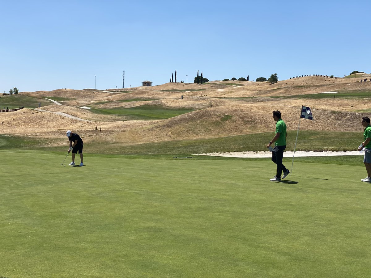 VeteranosRM's tweet photo. VIII Torneo de Golf Solidario @IkerCasillas @paquimico @UnicajaBanco @cngolfmadrid https://t.co/mjGWfdd9TM