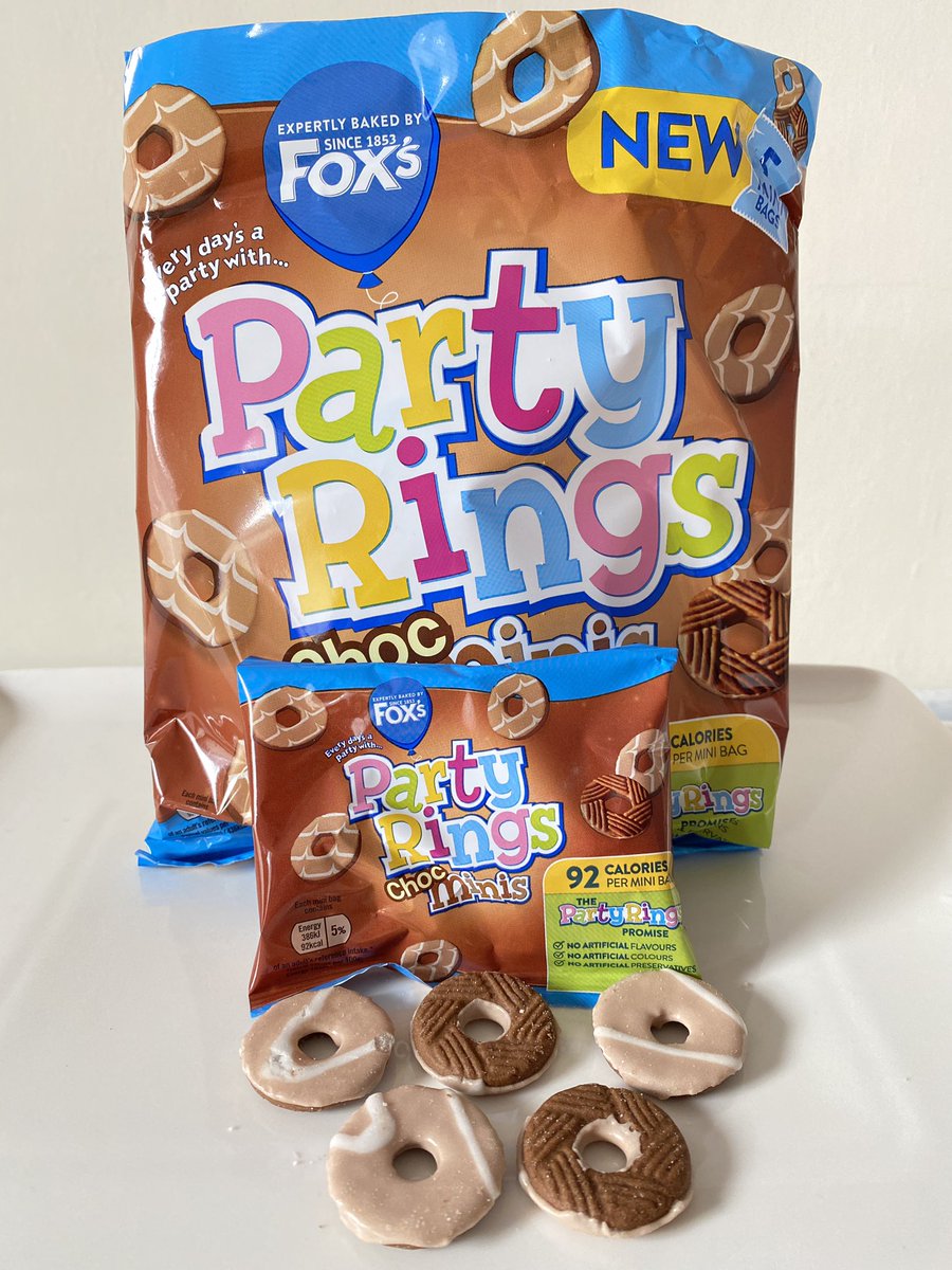 New Choc Mini Party Rings Review 🎉 instagram.com/p/CfWp7HzqbTs/ #partyrings #tesco #cookies #snacks #foxsbiscuits