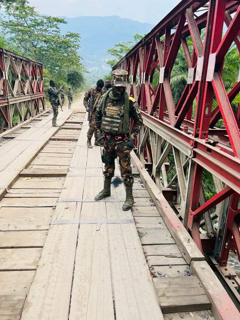 beton_junior's tweet photo. Congratulations à nos @FARDC_off qui ont infligé de sérieuses défaites aux terroristes et à leurs alliés RDF dans le Rutshuru. Bendele Ekweya Te 🔥💪🇨🇩 https://t.co/Im30sGhHK4