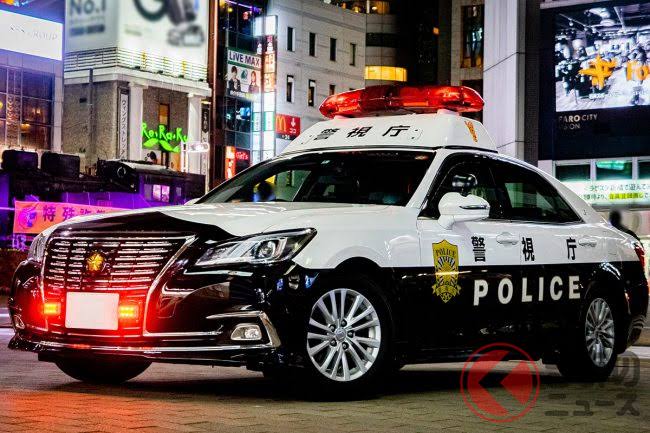 夜中にふらふら出歩いてたら警ら中のパトカーがすぅーと目の前に止まって二人組の警察官が出て来たから、開口一番『職質？』てこちらからかまずとお巡りさん苦笑いww事情を説明したら納得でまたパトロールへと戻って行くのであった&hellip;久々に職質されたけど毎回何もない時に来る