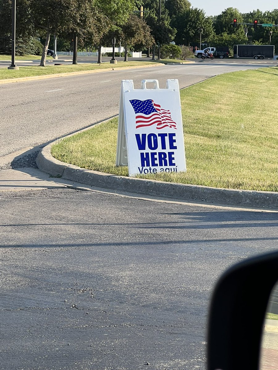Butterfly3Blue's tweet photo. 🗳 vote 🗳 https://t.co/kn6M1tjE2D