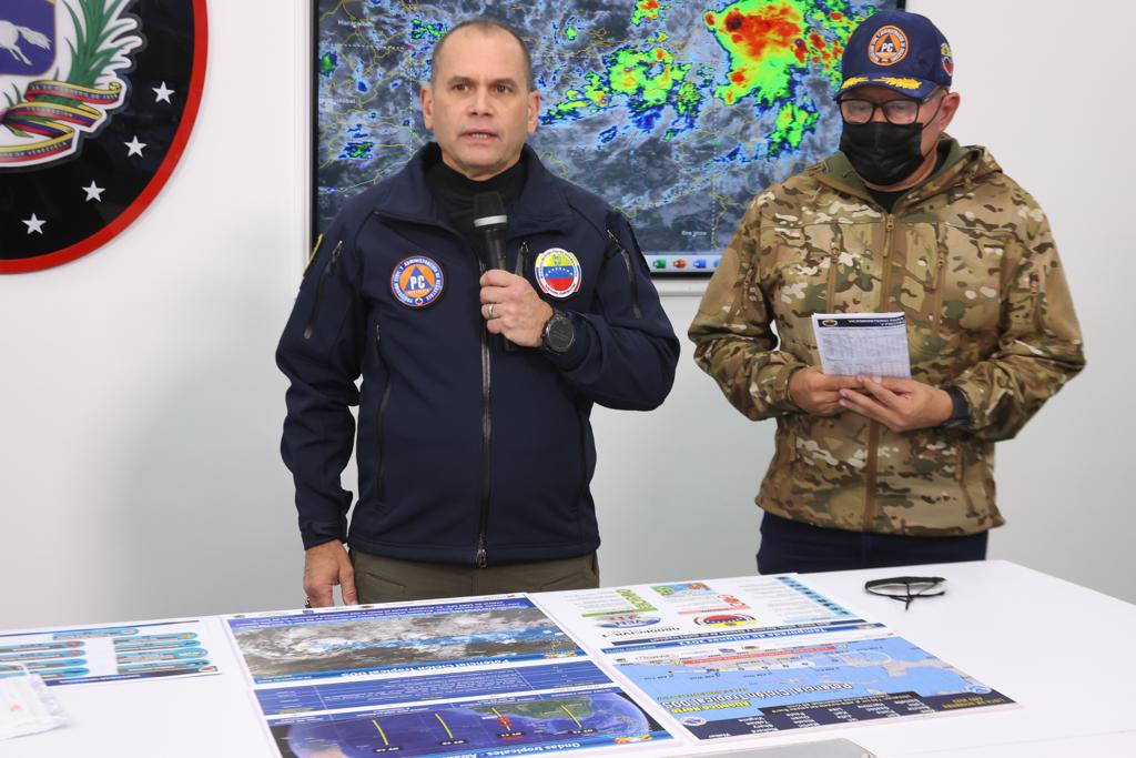MppopAmazonas's tweet photo. #NotiObras 🗞️Vicepresidenta @delcyrodriguezv informó los detalles acerca de la llegada de un ciclón tropical a las costas orientales del país en horas de la madrugada de este miércoles 29 de junio 2022
#EncuentroALBADigital @NicolasMaduro @MinSaludVE https://t.co/A6aYeUA7zC