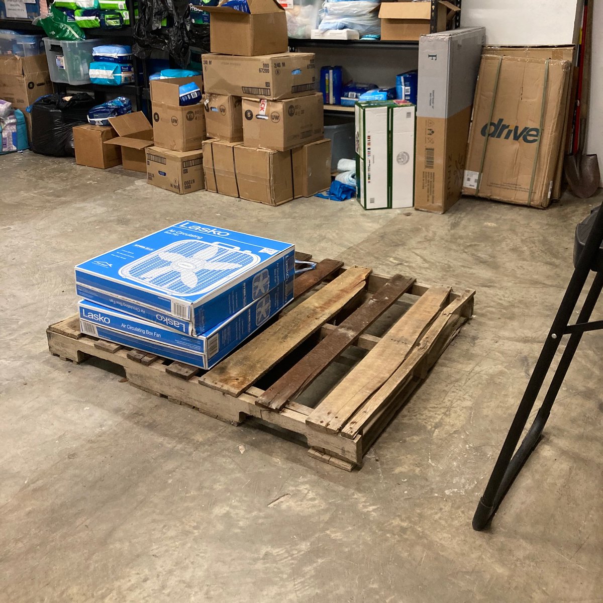 familyeldercare's tweet photo. FAN EMERGENCY We are OUT of fans! Our current fan order is delayed because of supply issues. You can help us by dropping off fans at Family Eldercare or you can donate to https://t.co/XsbDyN4eq5 so we can get back to helping our neighbors stay cool. #FansSaveLives https://t.co/SRb3Zw6f10