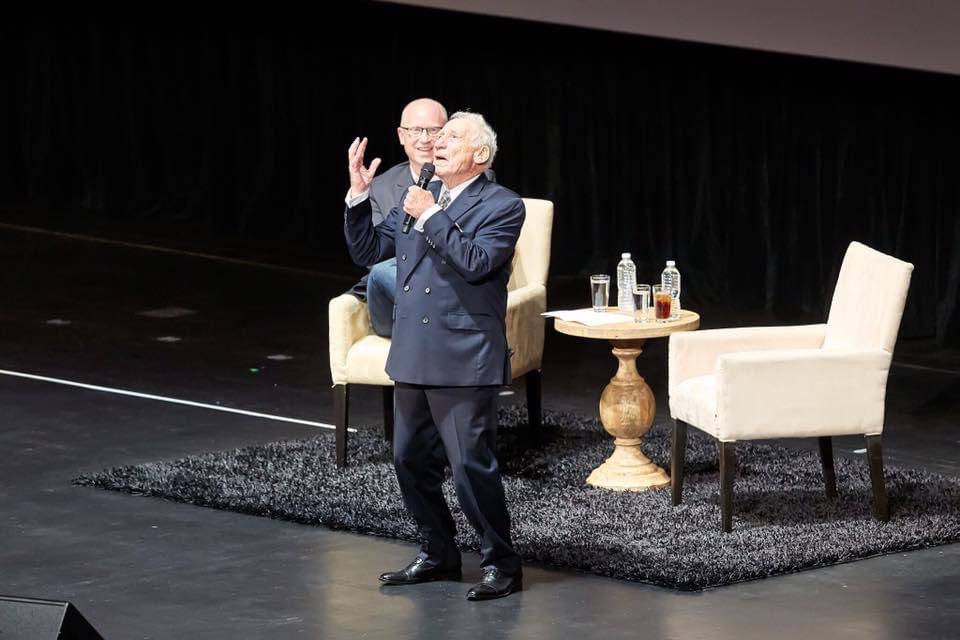 Standing Ovations Live tweet media