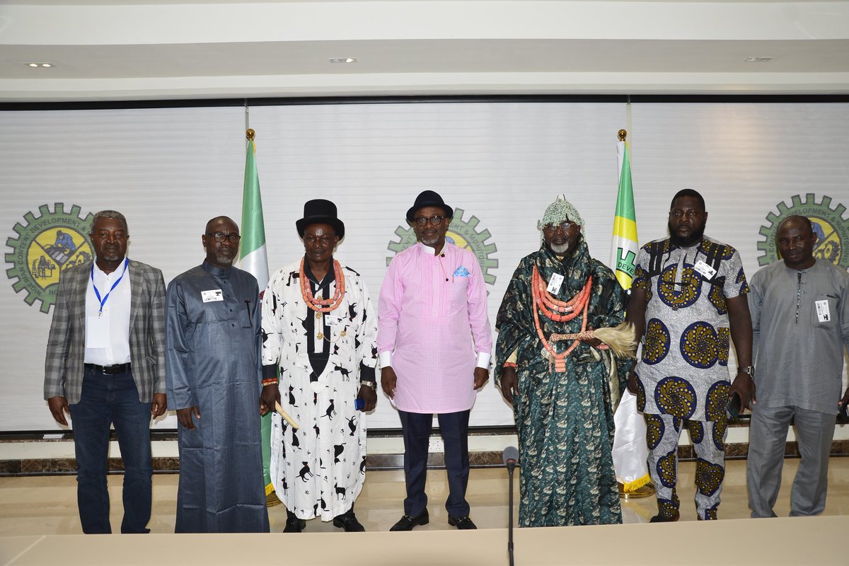 OfficialNCDMB's tweet photo. Top Management of the Board led by the Executive Secretary, Engr Simbi K. Wabote (@wabote_simbi)
received in audience Community Leaders from Amatu I and Letugbene Communities in Bayelsa State, today at the Nigerian Content Tower, Swali, Bayelsa State. https://t.co/6hgwXhU7Lp