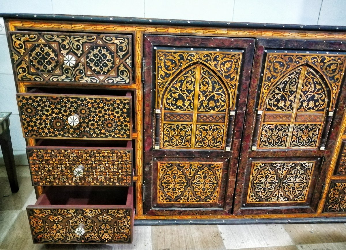 Oussamabout1's tweet photo. Handmade buffet #artdeco #buffetvintage #boneinlayfurniture #largebuffet #artdecobuffet #artdecofurniture #1930sbuffet #bonechina #mahoganybuffet https://t.co/1kL1jwJV8q