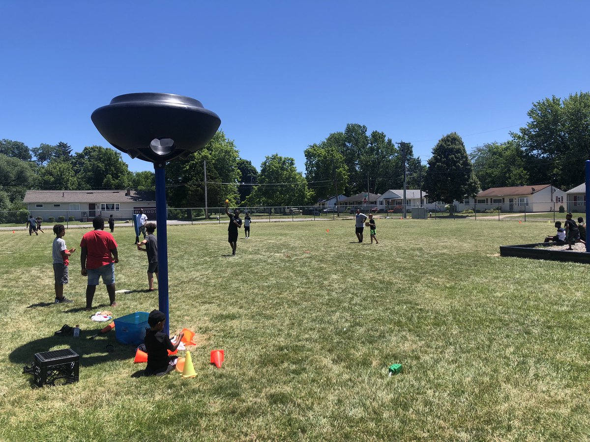 ericwobser's tweet photo. Sandusky Rec @ Mills is off to a great start with students enjoying sports, art, creative writing &amp; more. We are in session when the schools are out of session! https://t.co/PiIg7MWidC