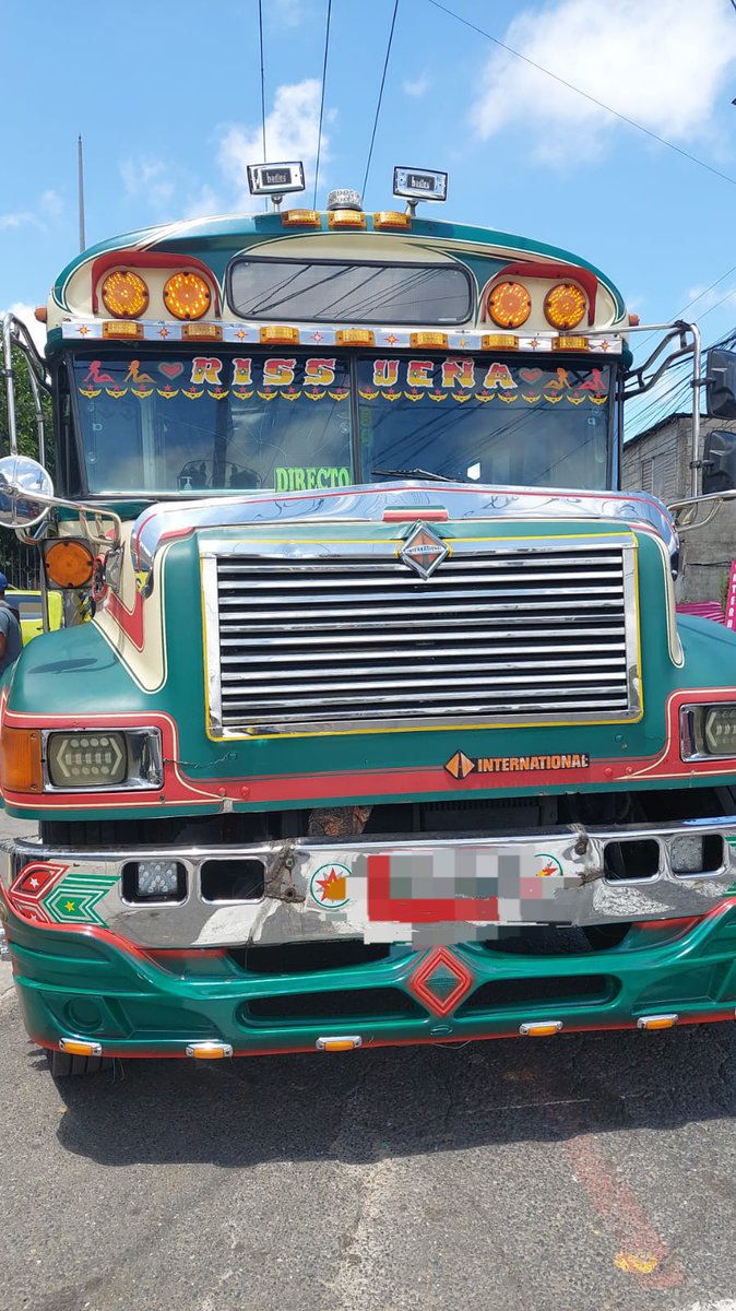 Se sanciona a transporte extraurbano por llantas lisas 

#PMTSCP apoyando en el lugar. 
#MunicipalidadDeSantaCatarinaPinula #SomosAmarillo #soluciona