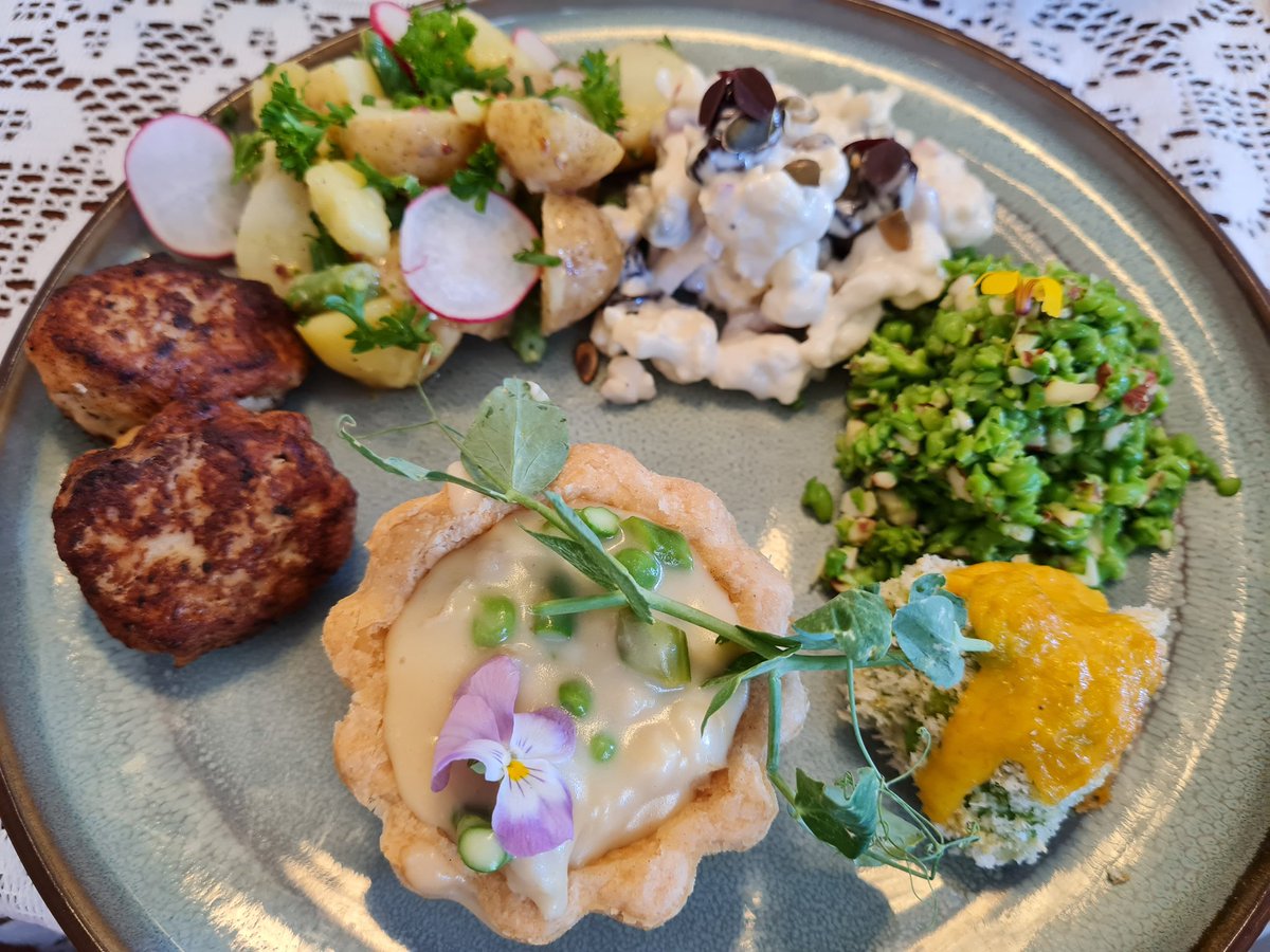 PARTRIDGE_net's tweet photo. On the 3rd day of our project field trip to 🇩🇰 we marvelled at some amazing #setaside, sampled some great local #food, discussed #habitat management of a #rewilding project and a small-game estate and looked at #partridge foraging habitat. Great day @NorthSeaRegion https://t.co/9BZ3PmFoqH