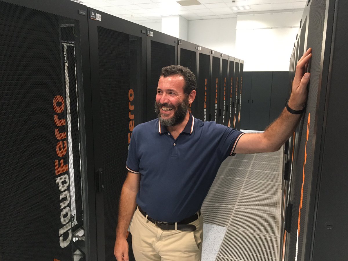 carlo_tuitter's tweet photo. Touching the #climatedatastore  @CopernicusECMWF @ECMWF #bologna #DataCenter amazing! https://t.co/zwfiOU8xJJ