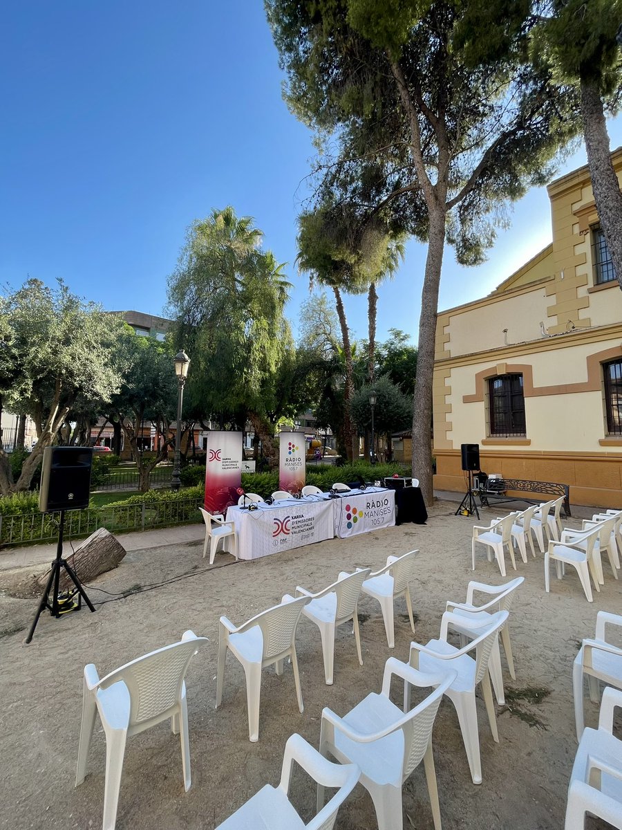 radiomanises's tweet photo. Especial “Foc i Festa” #EspecialFiestasPatronales22 #Manises #SetLive Parque “El Boscany”📻 Dial 105.7 Fm 📻 Web https://t.co/yH4fXqe8QW 📻 TuneIn https://t.co/e2LA8CUNof https://t.co/8xNt6uGSob